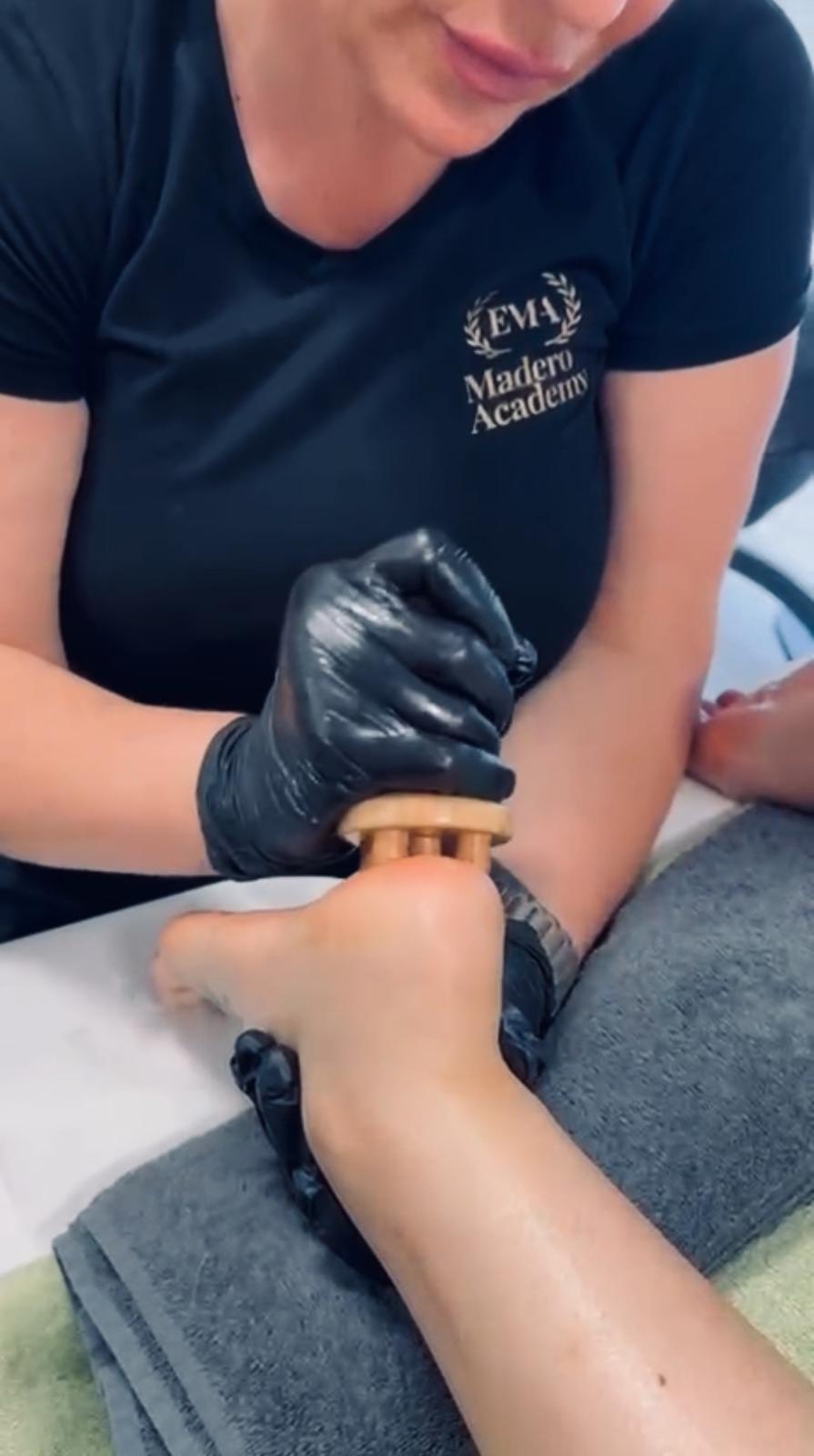 Madero Foot Fußbehandlung mit Holztool